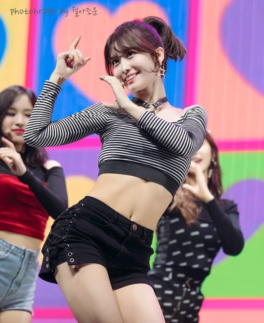 Momo · SuperStar JYP Tournament Winner - Photocard oficial de Momo
