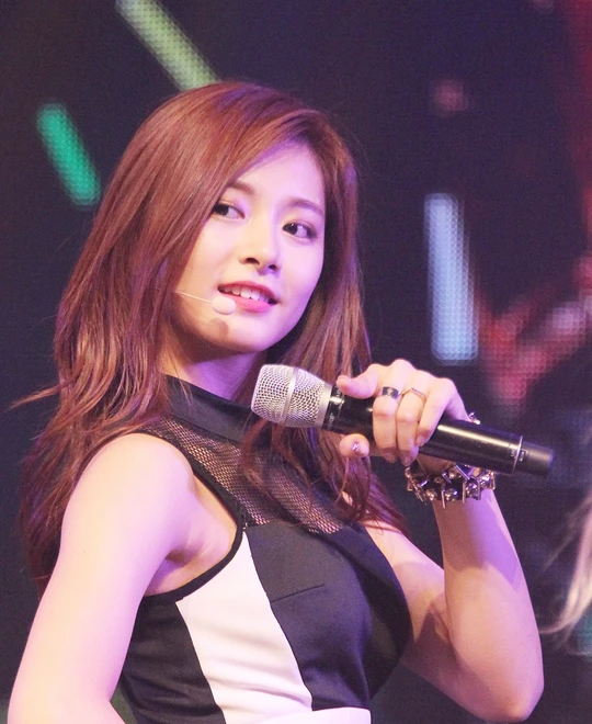 Tzuyu · Broadcast Inkigayo Debut 2015 - Photocard oficial de Tzuyu