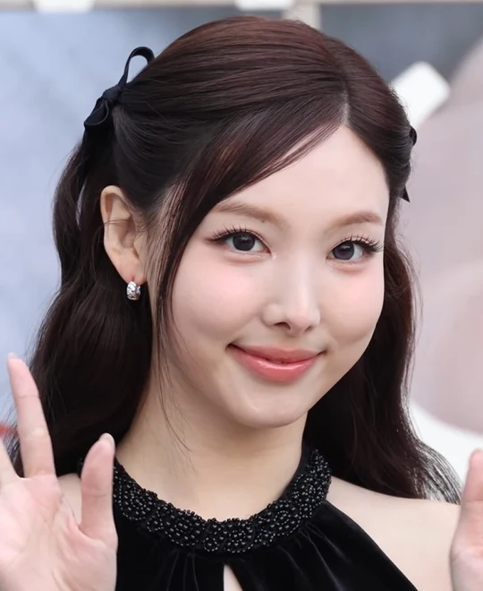 Retrato oficial de Nayeon