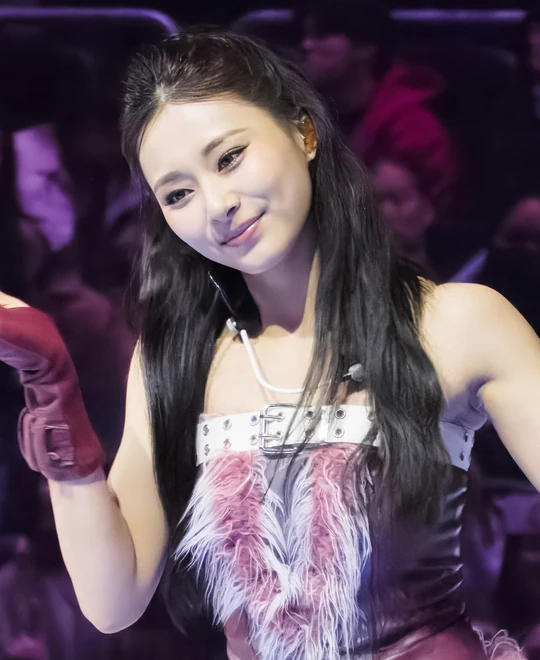 Retrato oficial de Tzuyu